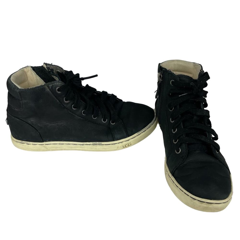 Women’s UGG Gradie Trainer Black Leather Size 5.5